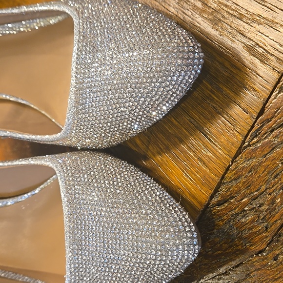 I.N.C. International Concepts Size 7.5 Zitah Embellished Pointed Toe Pumps - Picture 3 of 5